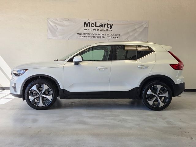 2025 Volvo XC40 B5 Plus Bright Theme