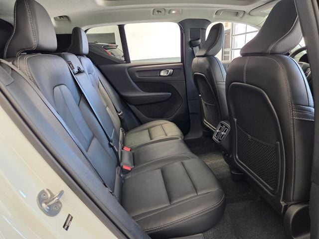 2025 Volvo XC40 B5 Plus Bright Theme
