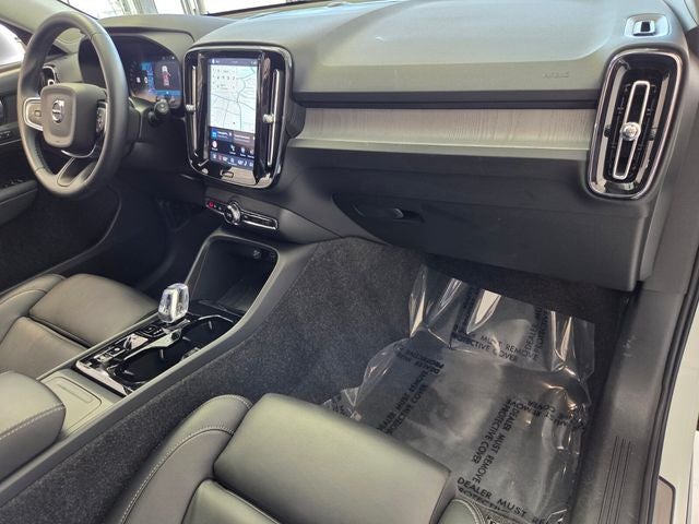 2025 Volvo XC40 B5 Plus Bright Theme