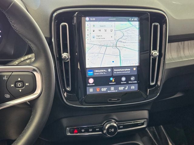 2025 Volvo XC40 B5 Plus Bright Theme