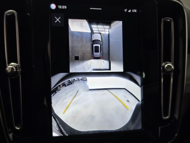 2025 Volvo XC40 B5 Plus Bright Theme