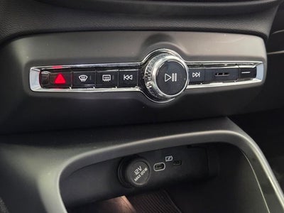 2025 Volvo XC40 B5 Plus Bright Theme