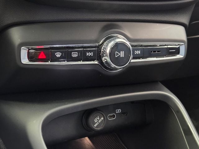2025 Volvo XC40 B5 Plus Bright Theme
