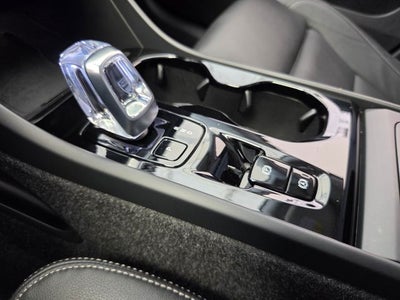 2025 Volvo XC40 B5 Plus Bright Theme