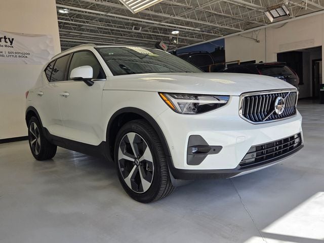 2025 Volvo XC40 B5 Plus Bright Theme