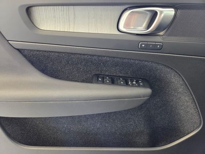 2025 Volvo XC40 B5 Plus Bright Theme