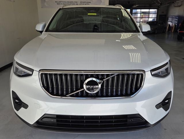 2025 Volvo XC40 B5 Plus Bright Theme