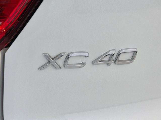 2025 Volvo XC40 B5 Plus Bright Theme