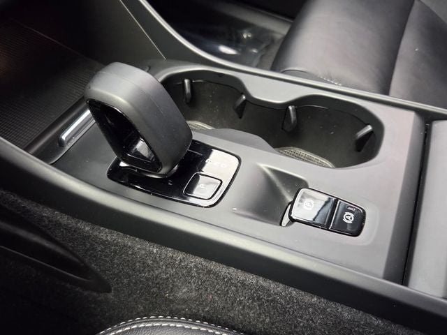 2023 Volvo XC40 B5 Core