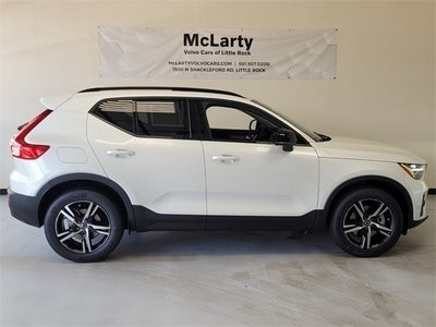 2026 Volvo XC40 B5 Core