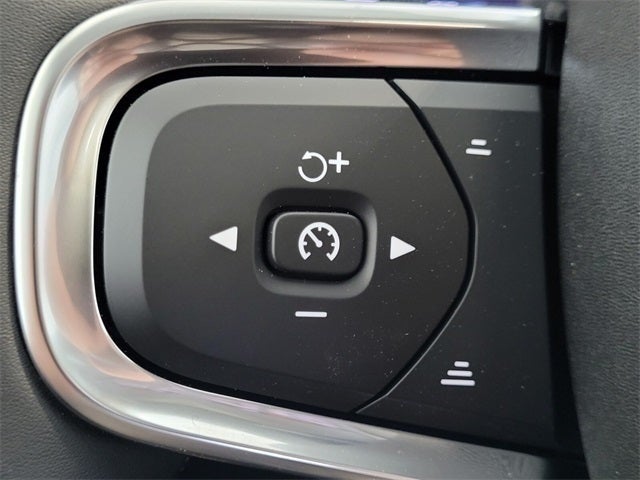 2026 Volvo XC40 B5 Core