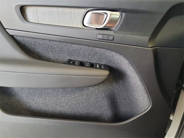 2026 Volvo XC40 B5 Core