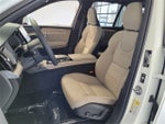 2026 Volvo XC90 B5 Plus