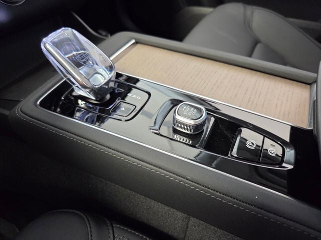 2025 Volvo XC90 B5 Plus 2025.5