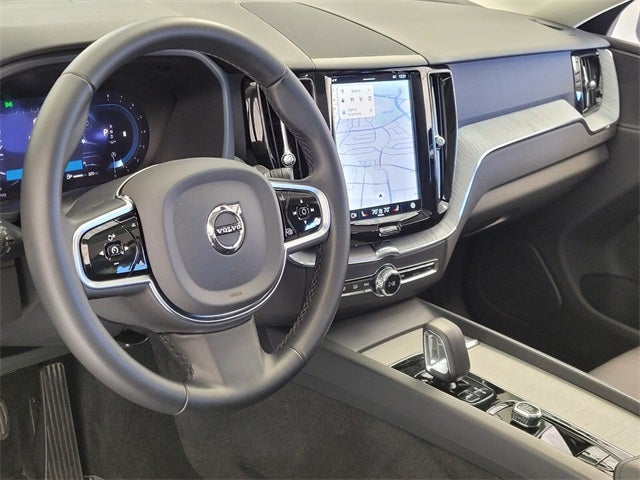 2025 Volvo XC60 B5 Plus