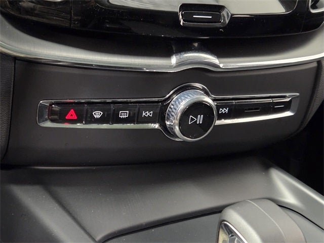 2025 Volvo XC60 B5 Core