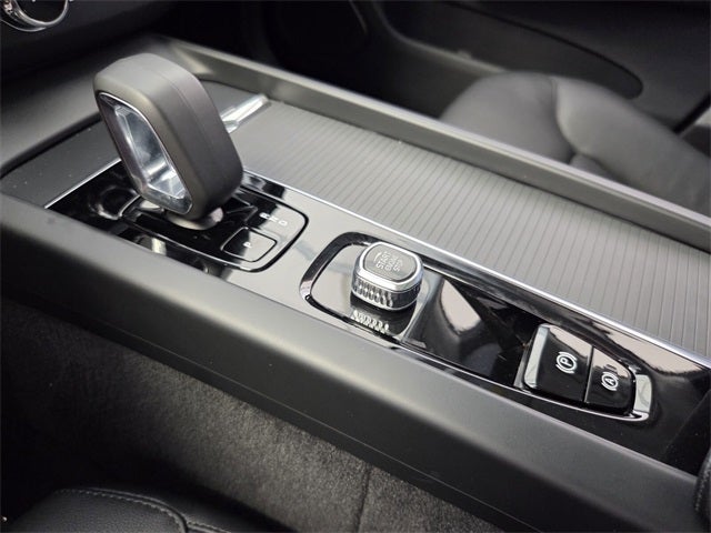 2025 Volvo XC60 B5 Core