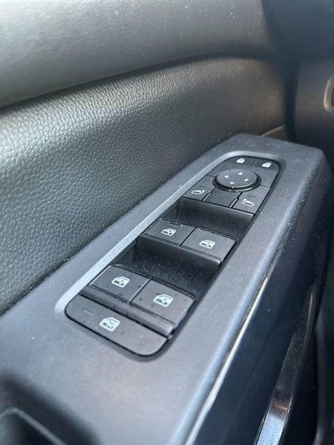 2023 Nissan Pathfinder SV