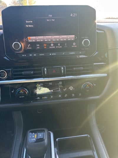 2023 Nissan Pathfinder SV