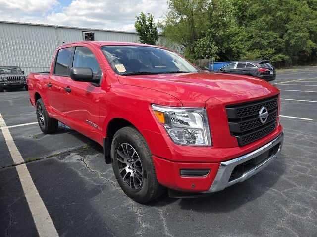 2023 Nissan Titan SV