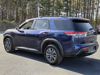 2024 Nissan Pathfinder SV
