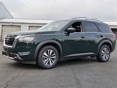 2023 Nissan Pathfinder SL