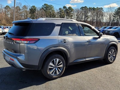 2025 Nissan Pathfinder SL