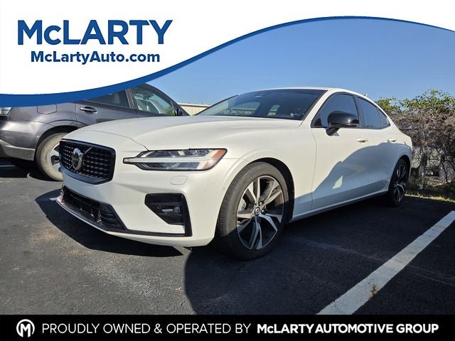 2023 Volvo S60 B5 Plus Dark Theme