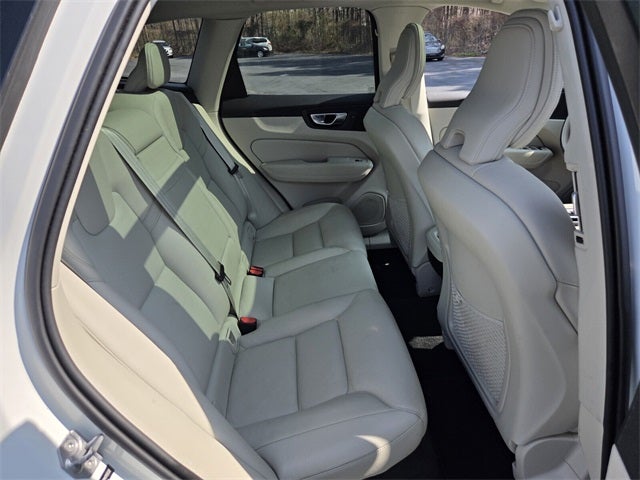 2021 Volvo XC60 T5 Momentum
