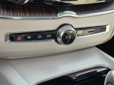 2021 Volvo XC60 T5 Momentum