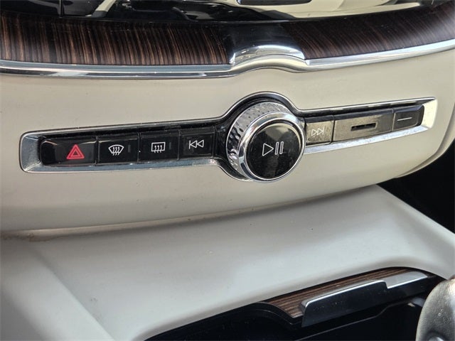 2021 Volvo XC60 T5 Momentum