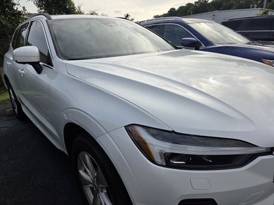 2022 Volvo XC60 B5 Momentum